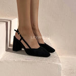 escarpins femme, escarpins à talons, escarpins talon haut, escarpins talon moyen, escarpins talon confortable, escarpins talon fin, escarpins talon carré, escarpins élégants, escarpins chic, escarpins classiques, escarpins modernes, escarpins tendance, escarpins intemporels, escarpins soirée, escarpins habillés, escarpins bureau, escarpins workwear, escarpins minimalistes, escarpins bout pointu, escarpins bout fermé, escarpins bride arrière, slingback femme, escarpins vernis, escarpins en daim, escarpins en