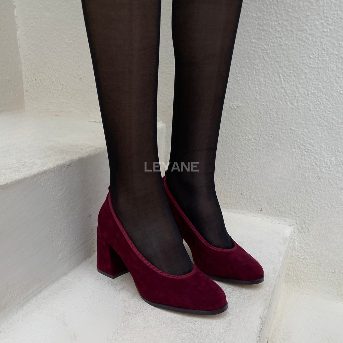 #escarpins #escarpinsnoirs #daim #chaussuresfemme #modefemme #chic #élégance #glamour #fashion #ootd #tendance #styleélégant #shopping #musthave