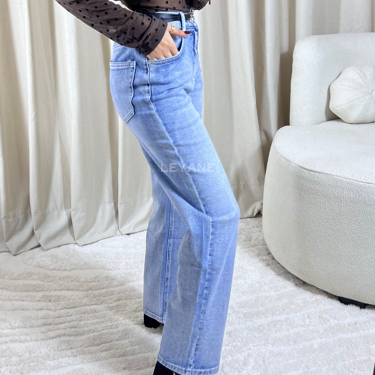 jean, jean femme, jean delavé, jean femme maroc, jean leyane, jean femme en ligne, jean zara, jean straight fit, jean wide leg, jean straight fit maroc, jean en ligne femme maroc, jean stradivarus, jean mango, jean tendance, jean soirée, jean sortie, 