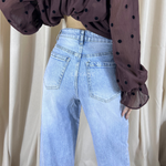 jean, jean femme, jean delavé, jean femme maroc, jean leyane, jean femme en ligne, jean zara, jean straight fit, jean wide leg, jean straight fit maroc, jean en ligne femme maroc, jean stradivarus, jean mango, jean tendance, jean soirée, jean sortie,