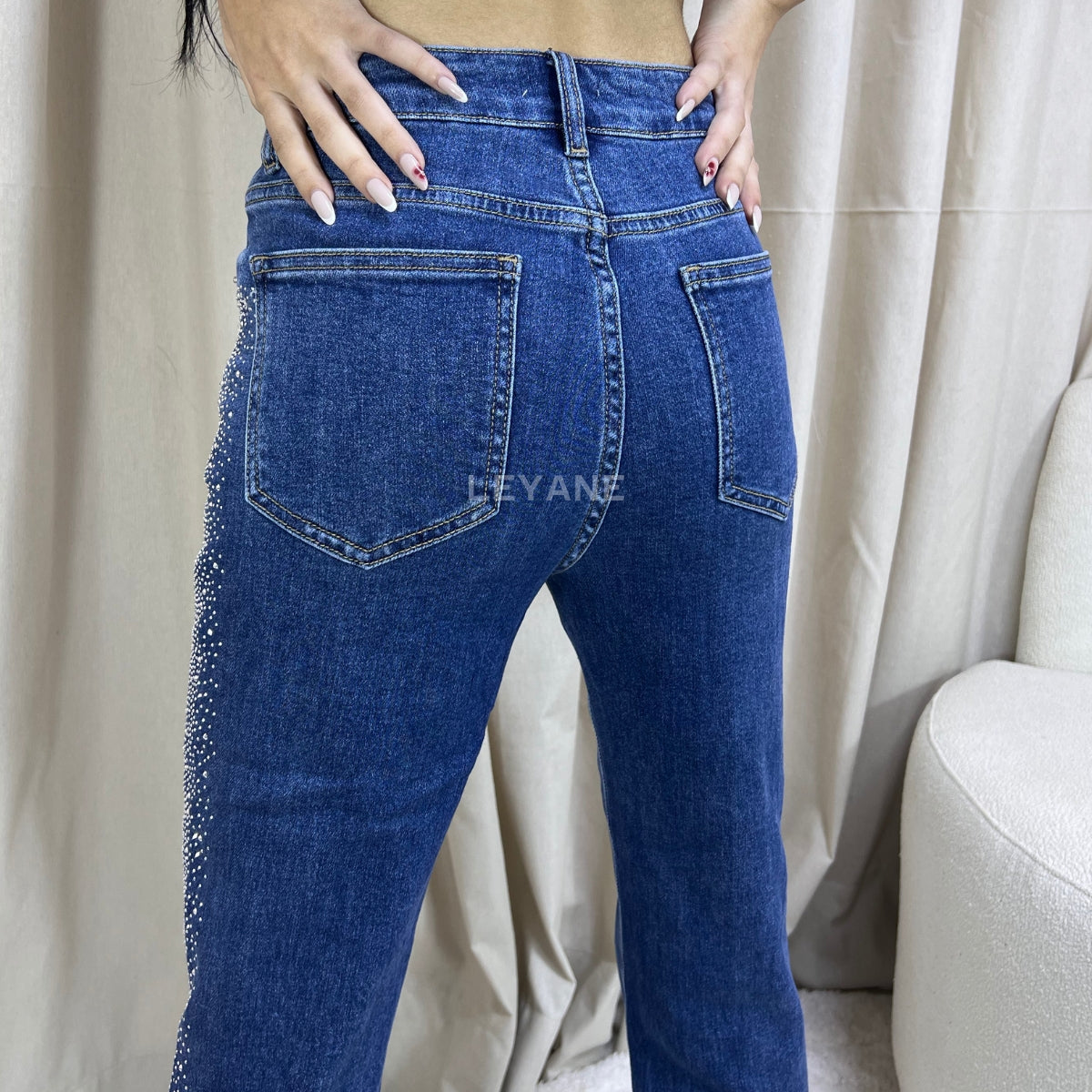 jupe femme, jupe soirée, jupe à sequins, jupe événement, jupe habillée, jupe chic, jupe élégante, jupe tendance, jupe en ligne, jupe noire, jupe marron, jupe satinée, jupe brillante, jupe glamour, jupe courte, jupe midi, jupe longue, jupe taille haute, jupe fendue, jupe moderne, jupe fashion, jupe party, jupe femme maroc, jupe maroc, jupe leyane, jupe 
