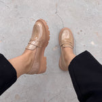 mocassin femme luxe, mocassins maroc, mocassins femme cuir , mocassin lora piana, mocassins casablanca, mocassin pour femme tendance,derbies femme, derbies femme maroc, derbies femme tamaris, derbies femme jonak,ballerine femme , ballerine femme confortable, ballerine tendance, ballerine chanel,
