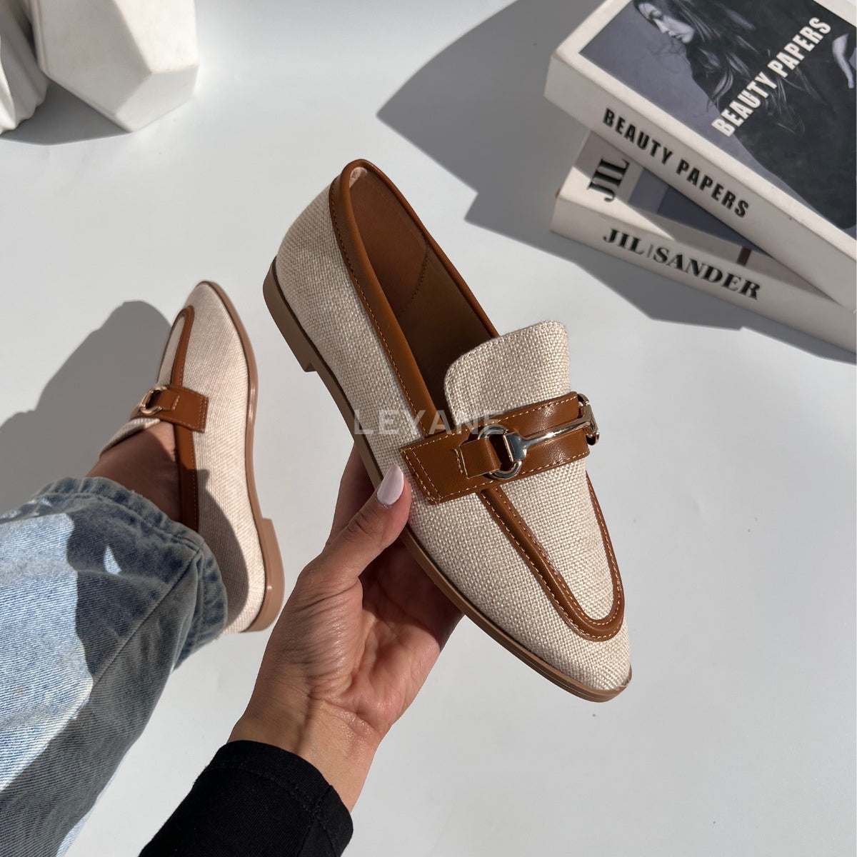 mocassin femme luxe, mocassins maroc, mocassins femme cuir , mocassin lora piana, mocassins casablanca, mocassin pour femme tendance,derbies femme, derbies femme maroc, derbies femme tamaris, derbies femme jonak,ballerine femme , ballerine femme confortable, ballerine tendance, ballerine chanel,
