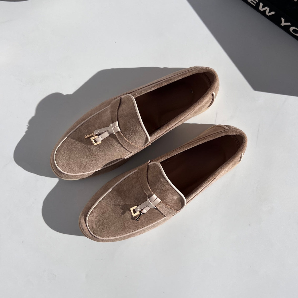 mocassin femme luxe, mocassins maroc, mocassins femme cuir , mocassin lora piana, mocassins casablanca, mocassin pour femme tendance,derbies femme, derbies femme maroc, derbies femme tamaris, derbies femme jonak,ballerine femme , ballerine femme confortable, ballerine tendance, ballerine chanel,
