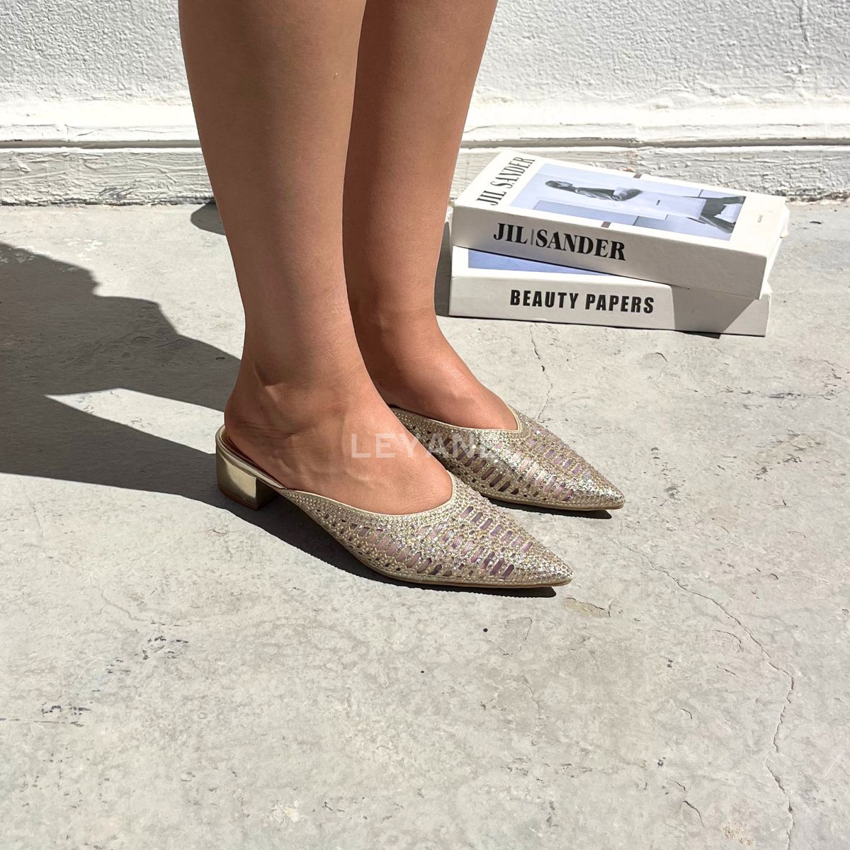 sandale plate, sandale maroc , sandale chunky, chaussures maroc, sandale femme, sandale zara, sandale été, sandals confortables, mules en daim, mules en crochets, mules maroc, mules femmes, mules tendance, sandale et mule, sabots femme
