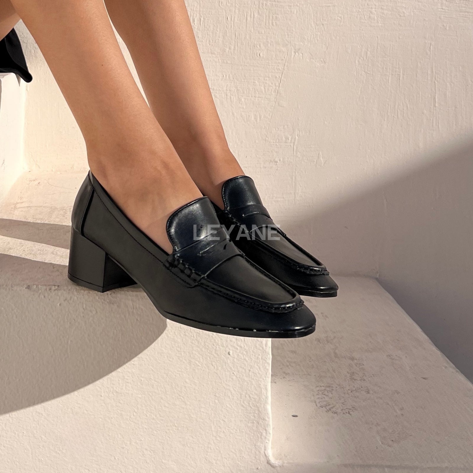 mocassin femme luxe, mocassins maroc, mocassins femme cuir , mocassin lora piana, mocassins casablanca, mocassin pour femme tendance,derbies femme, derbies femme maroc, derbies femme tamaris, derbies femme jonak,ballerine femme , ballerine femme confortable, ballerine tendance, ballerine chanel
