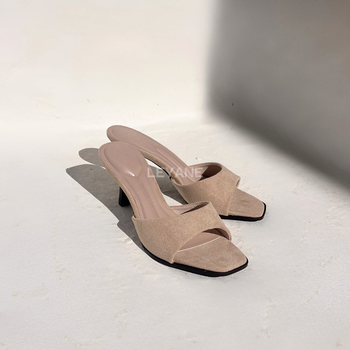 mule birkenstock, mule pour femmes, chaussures femmes maroc, chaussures en ligne pour femmes maroc, mule hiver, sabot, sabot birkenstock, sabot femmes maroc, sabot pour sortir, sabot casual
