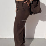  pantalon, pantalon femme, pantalon femme maroc, pantalon leyane, pantalon fluide, pantalon wide fit, pantalon classe femme, pantalon en ligne, pantalon femme en ligne, pantalon taille haute, pantalon wide fit, pantalon costume femme
