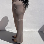  pantalon, pantalon femme, pantalon femme maroc, pantalon leyane, pantalon fluide, pantalon wide fit, pantalon classe femme, pantalon en ligne, pantalon femme en ligne, pantalon taille haute, pantalon wide fit, pantalon costume femme
