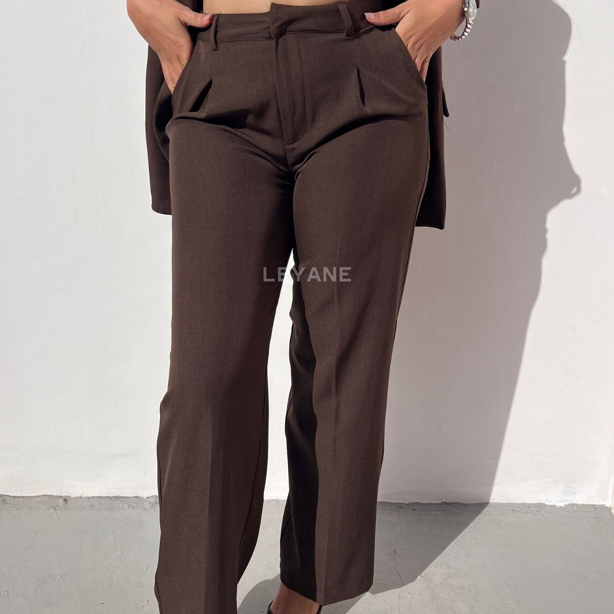  pantalon, pantalon femme, pantalon femme maroc, pantalon leyane, pantalon fluide, pantalon wide fit, pantalon classe femme, pantalon en ligne, pantalon femme en ligne, pantalon taille haute, pantalon wide fit, pantalon costume femme
