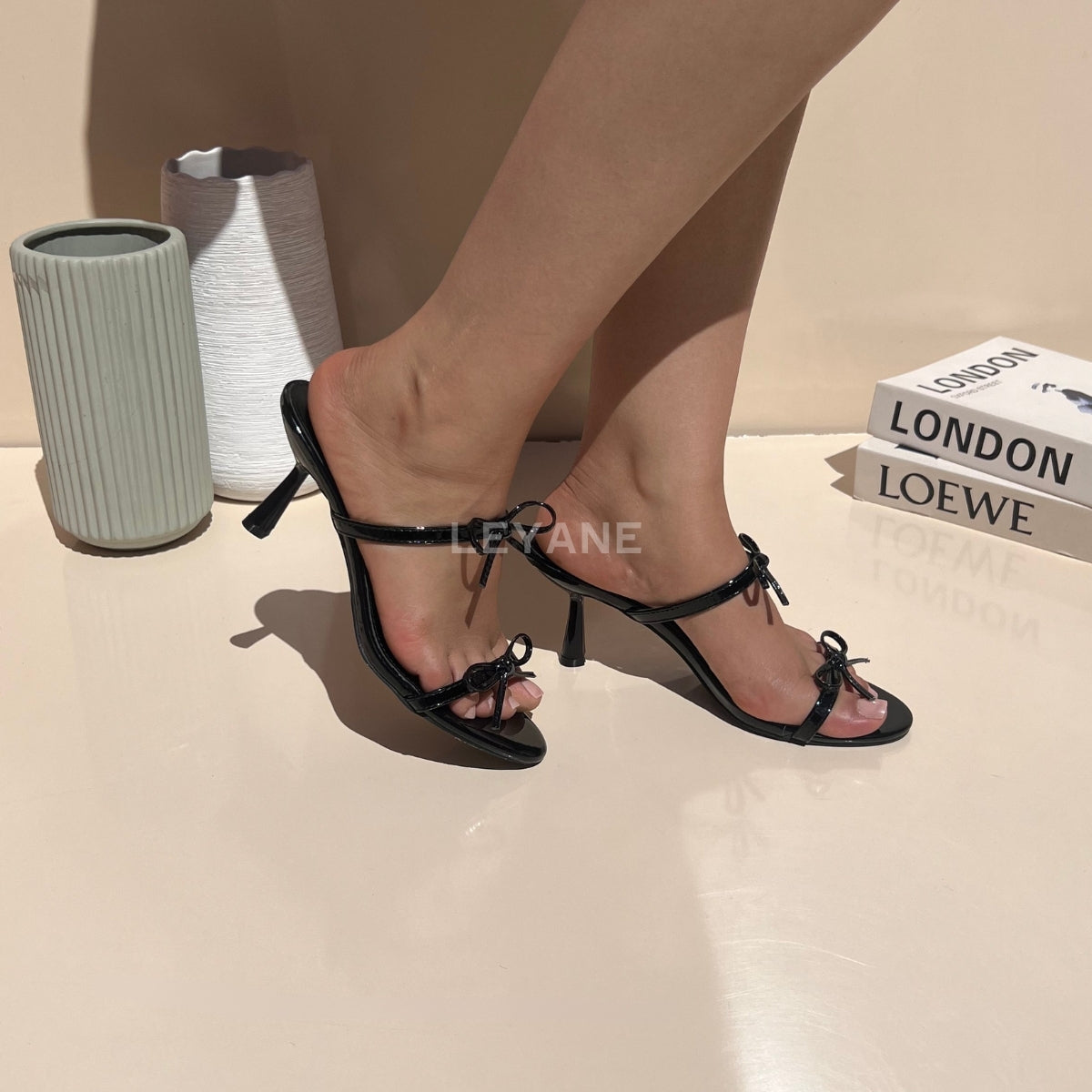 sandale plate, sandale maroc , sandale chunky, chaussures maroc, sandale femme, sandale zara, sandale été, sandals confortables, mules en daim, mules en crochets, mules maroc, mules femmes, mules tendance, sandale et mule, sabots femme
