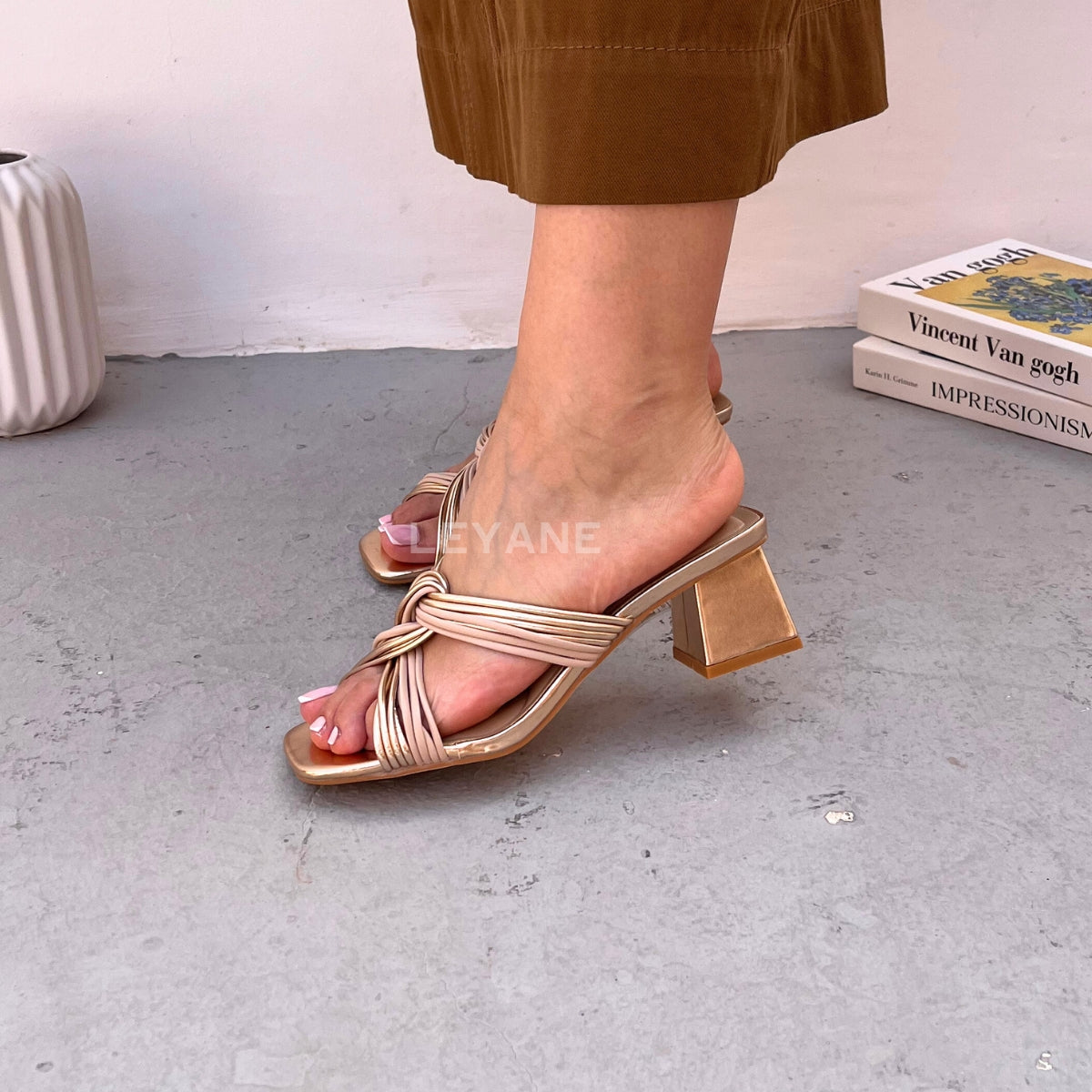 escarpin femme maroc,escarpin maroc online, escarpin femme luxe, escarpins femme demi talon,chaussures femmes, aldo; chaussures maroc, sandale talon, chaussures zara, keyza, eram, basket femme, couleur ,tendance,talon ,confortable,tendance,mi-talons,chanel,style,talon femme luxe, talon femme,talon femme maroc, slingback, slingback maroc, slingback chanel,slingback shoes, escarpins slingback, slingback jonak, slingback femme,babies femme
