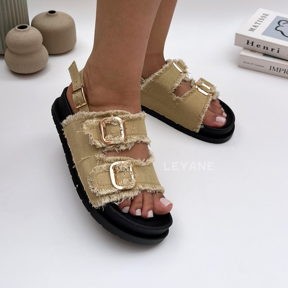 sandale plate, sandale maroc , sandale chunky, chaussures maroc, sandale femme, sandale zara, sandale été, sandals confortables, mules en daim, mules en crochets, mules maroc, mules femmes, mules tendance, sandale et mule, sabots femme
