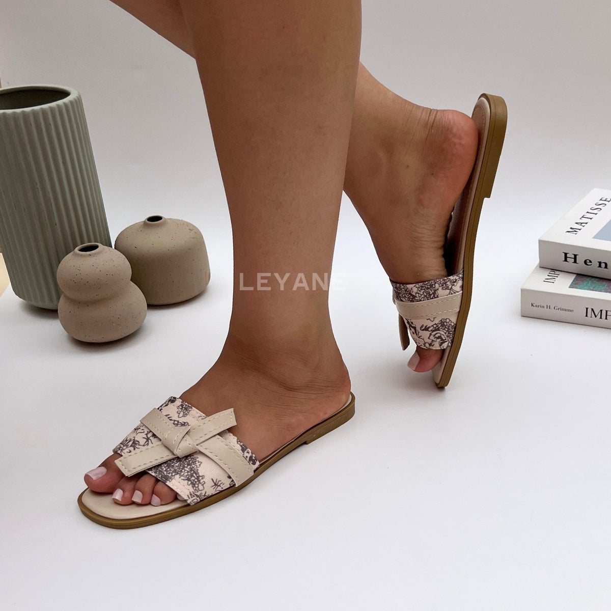 sandale plate, sandale maroc , sandale chunky, chaussures maroc, sandale femme, sandale zara, sandale été, sandals confortables, mules en daim, mules en crochets, mules maroc, mules femmes, mules tendance, sandale et mule, sabots femme