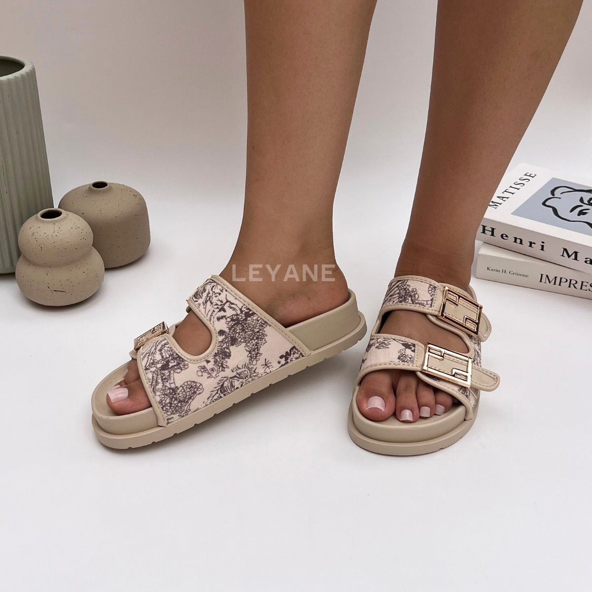 sandale plate, sandale maroc , sandale chunky, chaussures maroc, sandale femme, sandale zara, sandale été, sandals confortables, mules en daim, mules en crochets, mules maroc, mules femmes, mules tendance, sandale et mule, sabots femme
