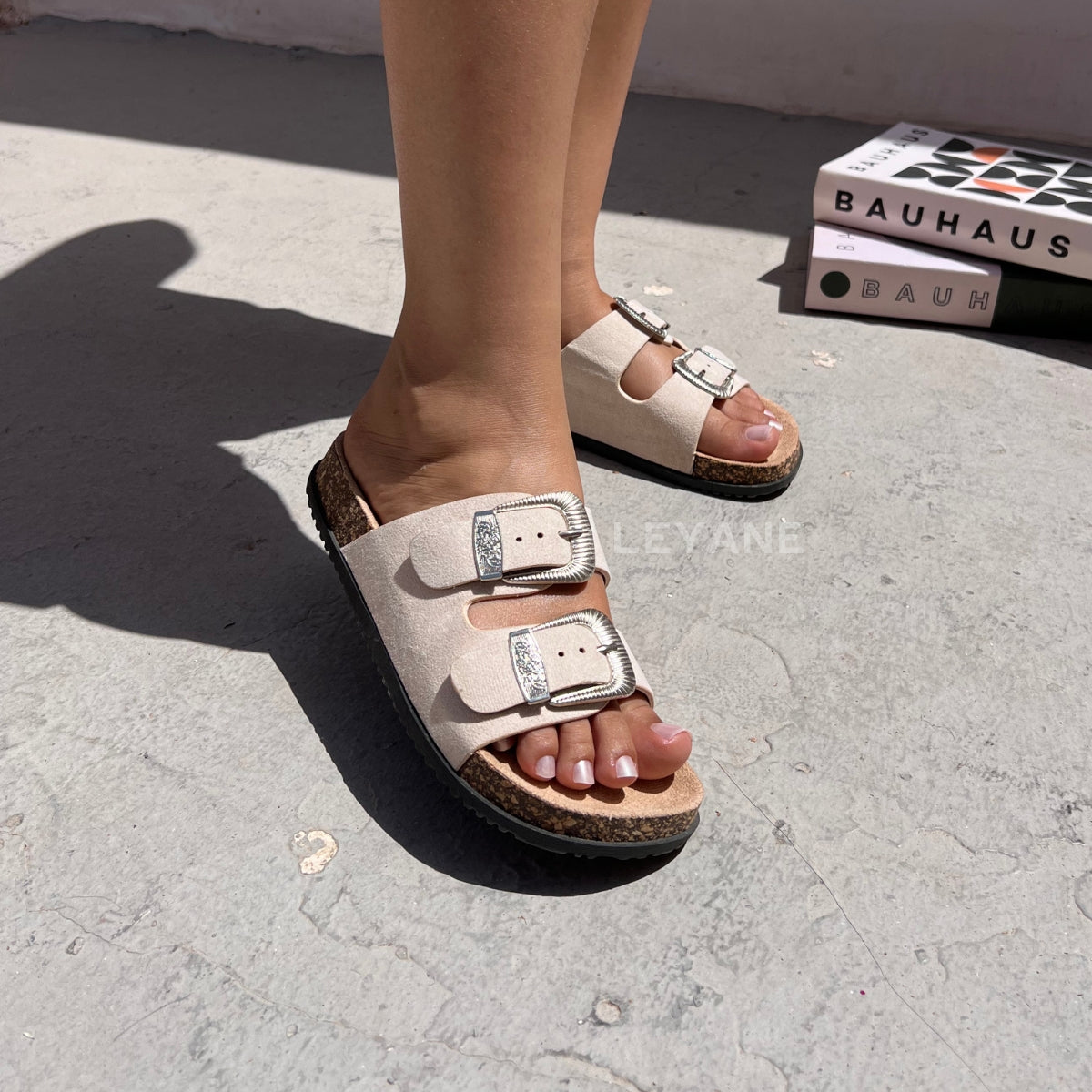 sandale plate, sandale maroc , sandale chunky, chaussures maroc, sandale femme, sandale zara, sandale été, sandals confortables, mules en daim, mules en crochets, mules maroc, mules femmes, mules tendance, sandale et mule, sabots femme
