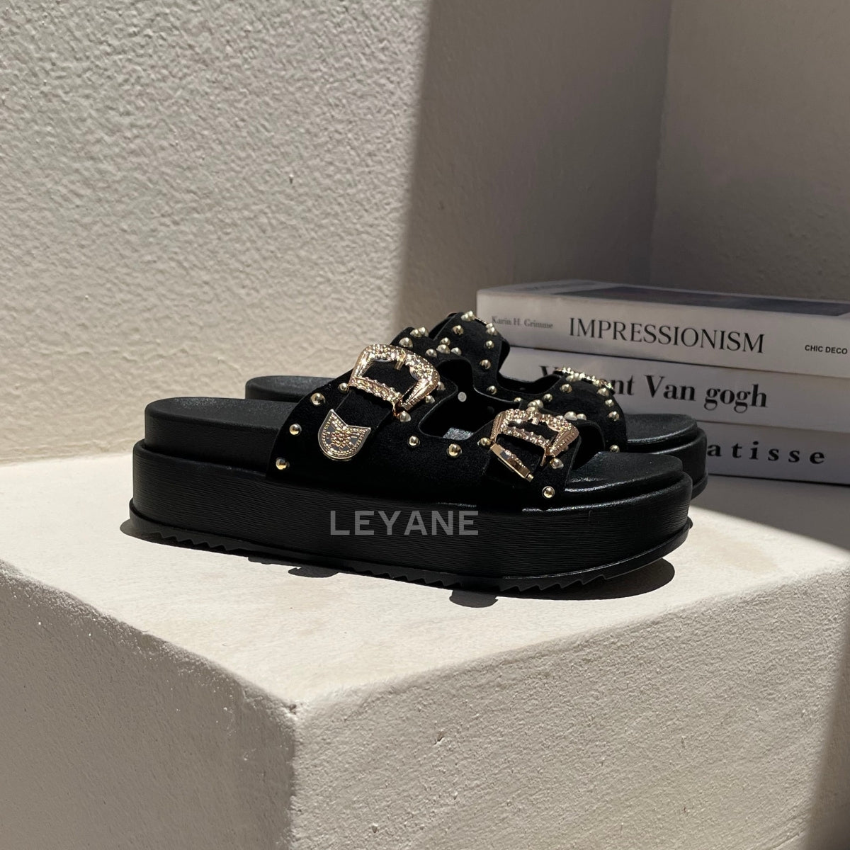 sandale plate, sandale maroc , sandale chunky, chaussures maroc, sandale femme, sandale zara, sandale été, sandals confortables, mules en daim, mules en crochets, mules maroc, mules femmes, mules tendance, sandale et mule, sabots femme
