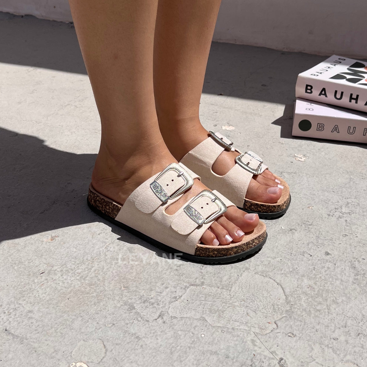 sandale plate, sandale maroc , sandale chunky, chaussures maroc, sandale femme, sandale zara, sandale été, sandals confortables, mules en daim, mules en crochets, mules maroc, mules femmes, mules tendance, sandale et mule, sabots femme
