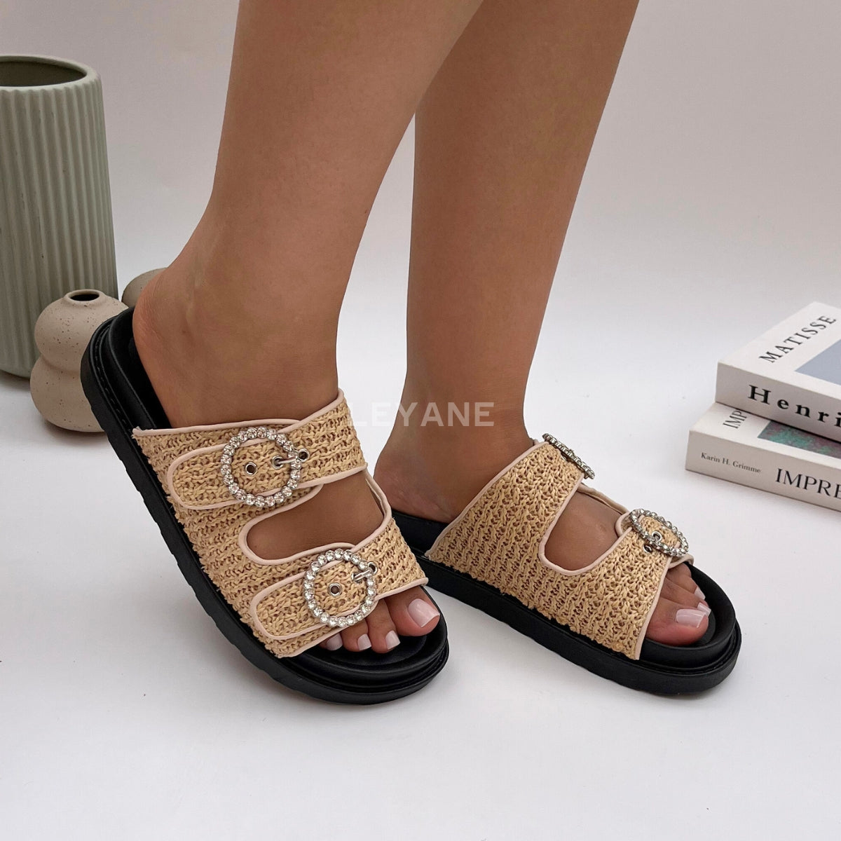sandale plate, sandale maroc , sandale chunky, chaussures maroc, sandale femme, sandale zara, sandale été, sandals confortables, mules en daim, mules en crochets, mules maroc, mules femmes, mules tendance, sandale et mule, sabots femme

