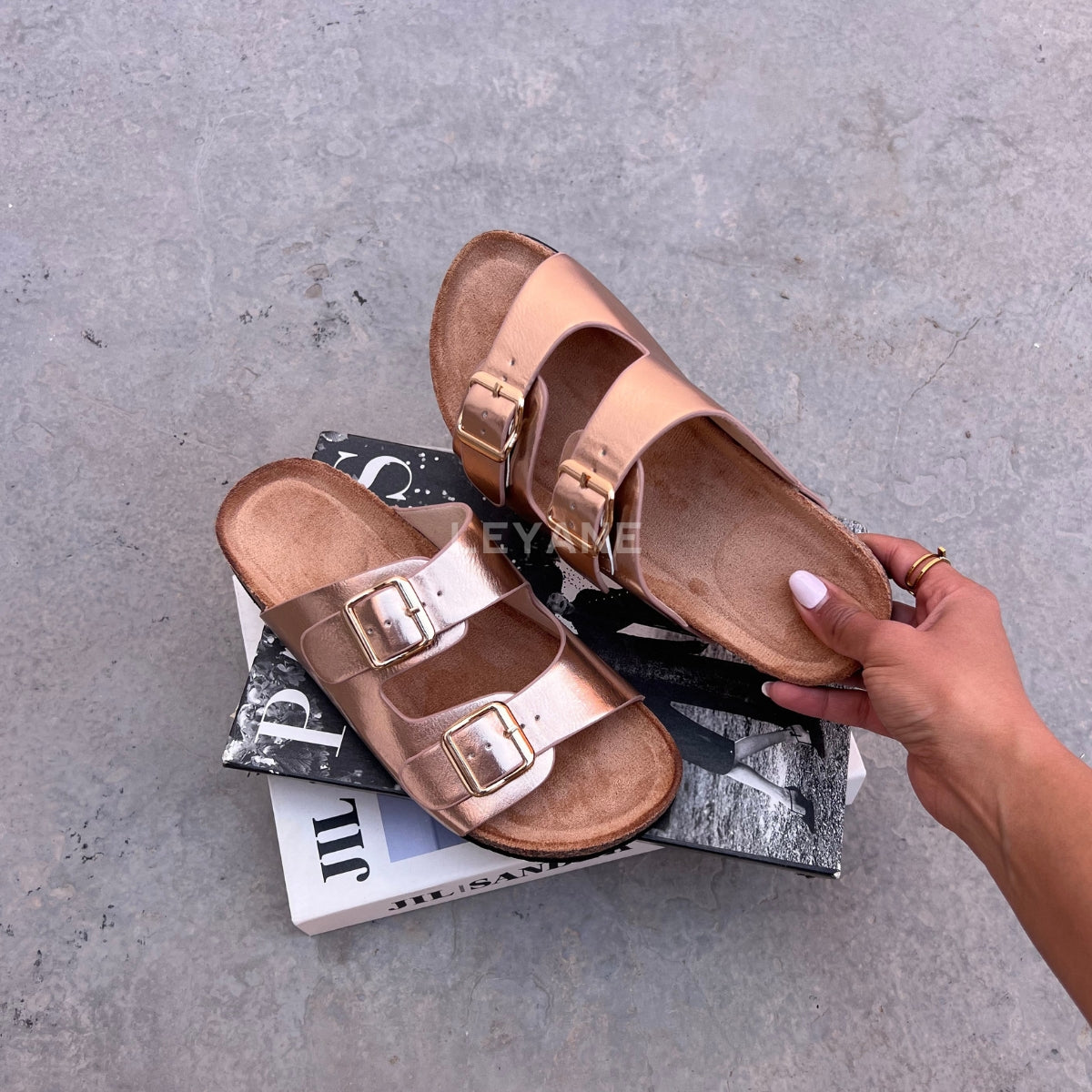 sandale plate, sandale maroc , sandale chunky, chaussures maroc, sandale femme, sandale zara, sandale été, sandals confortables, mules en daim, mules en crochets, mules maroc, mules femmes, mules tendance, sandale et mule, sabots femme
