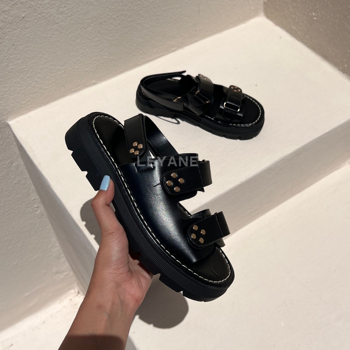 sandale plate, sandale maroc , sandale chunky, chaussures maroc, sandale femme, sandale zara, sandale été, sandals confortables, mules en daim, mules en crochets, mules maroc, mules femmes, mules tendance, sandale et mule, sabots femme
