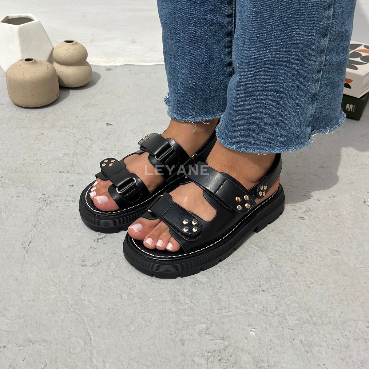 sandale plate, sandale maroc , sandale chunky, chaussures maroc, sandale femme, sandale zara, sandale été, sandals confortables, mules en daim, mules en crochets, mules maroc, mules femmes, mules tendance, sandale et mule, sabots femme
