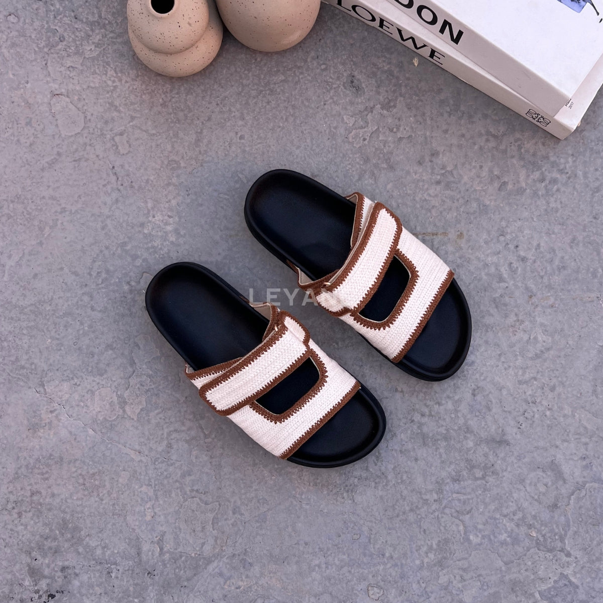 sandale plate, sandale maroc , sandale chunky, chaussures maroc, sandale femme, sandale zara, sandale été, sandals confortables, mules en daim, mules en crochets, mules maroc, mules femmes, mules tendance, sandale et mule, sabots femme
