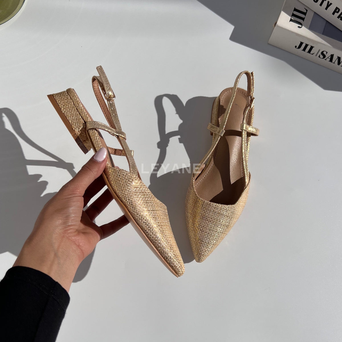 mocassin femme luxe, mocassins maroc, mocassins femme cuir , mocassin lora piana, mocassins casablanca, mocassin pour femme tendance,derbies femme, derbies femme maroc, derbies femme tamaris, derbies femme jonak,ballerine femme , ballerine femme confortable, ballerine tendance, ballerine chanel,
