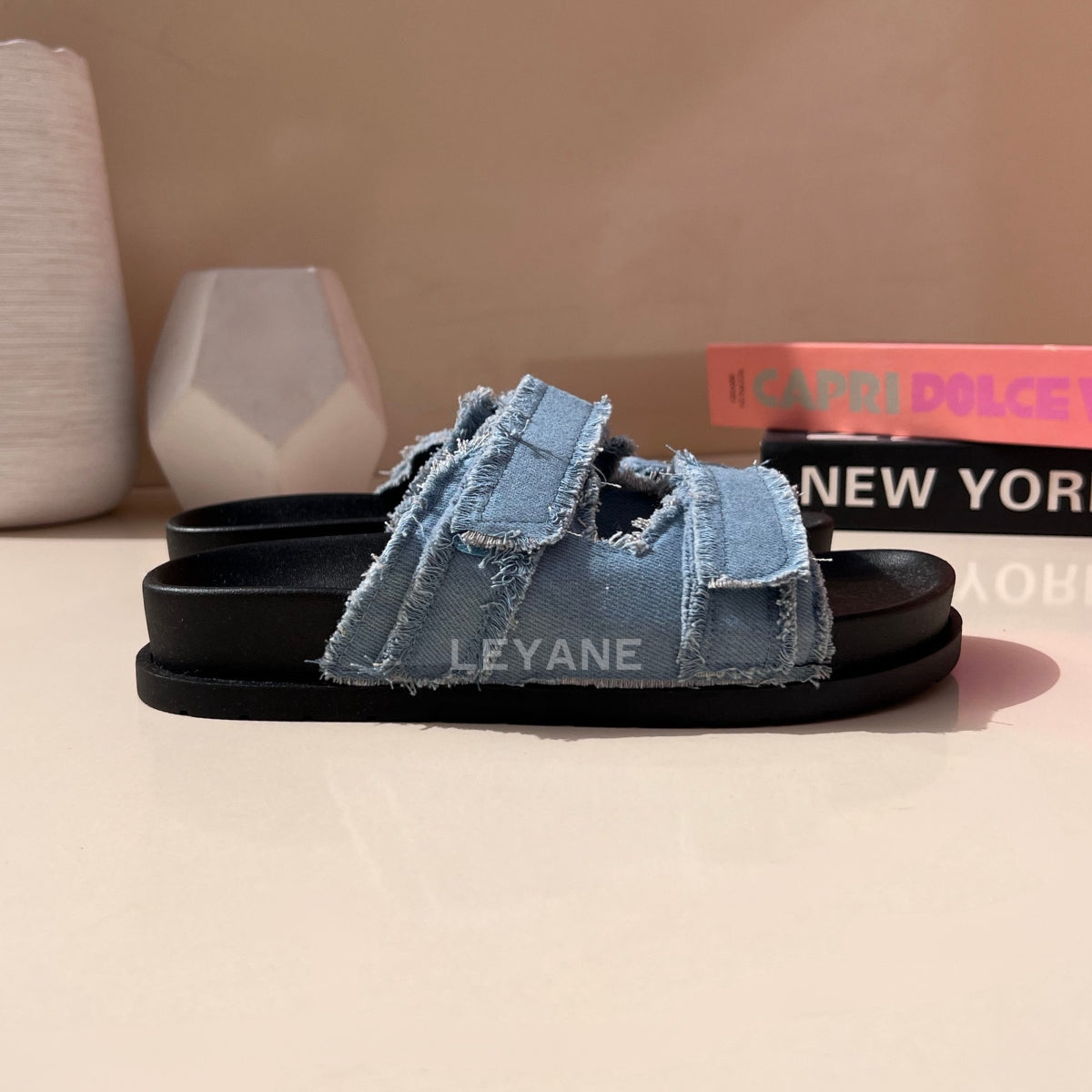 sandale plate, sandale maroc , sandale chunky, chaussures maroc, sandale femme, sandale zara, sandale été, sandals confortables, mules en daim, mules en crochets, mules maroc, mules femmes, mules tendance, sandale et mule, sabots femme
