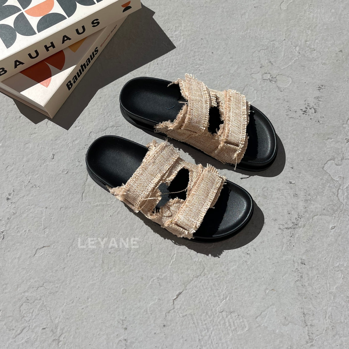 sandale plate, sandale maroc , sandale chunky, chaussures maroc, sandale femme, sandale zara, sandale été, sandals confortables, mules en daim, mules en crochets, mules maroc, mules femmes, mules tendance, sandale et mule, sabots femme
