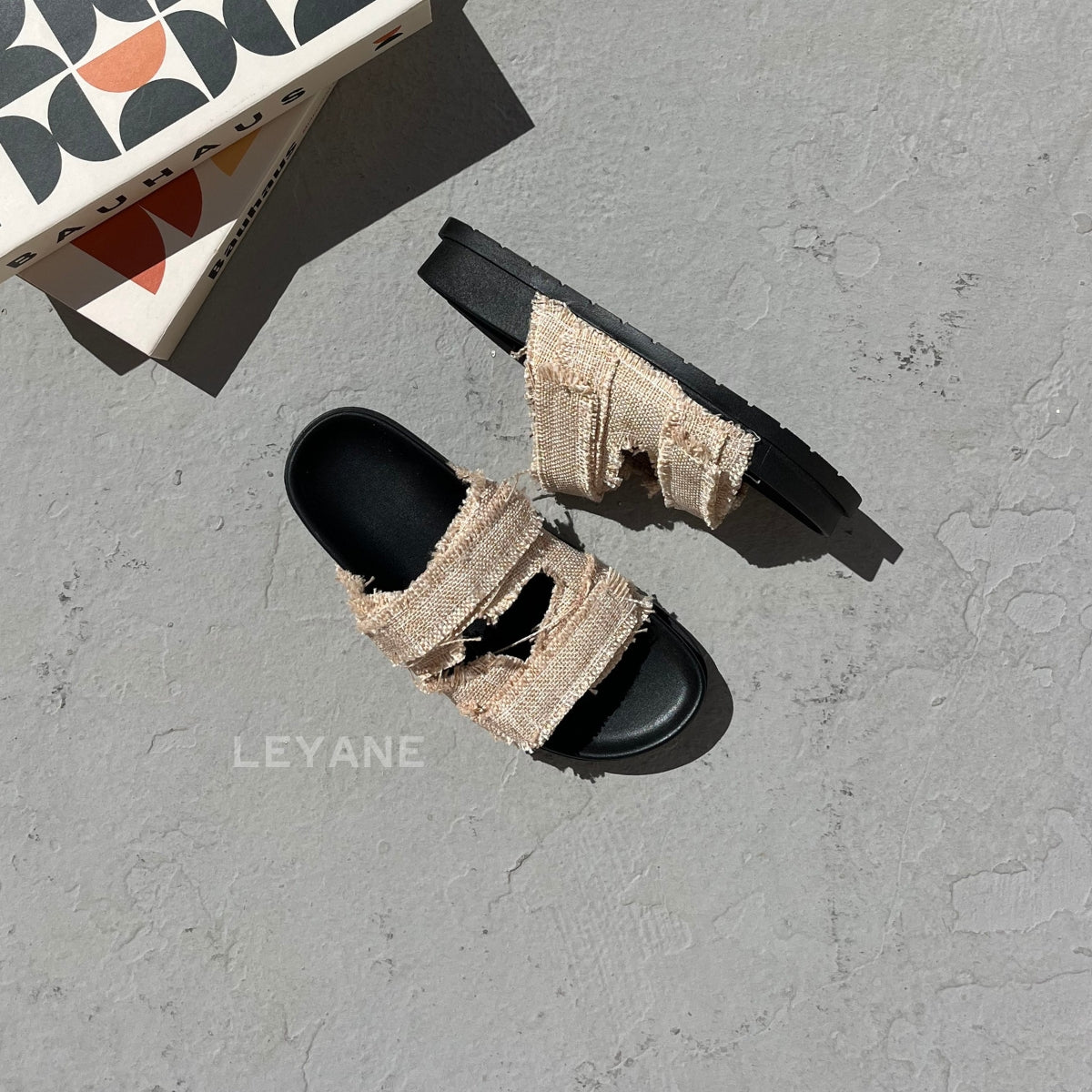 sandale plate, sandale maroc , sandale chunky, chaussures maroc, sandale femme, sandale zara, sandale été, sandals confortables, mules en daim, mules en crochets, mules maroc, mules femmes, mules tendance, sandale et mule, sabots femme

