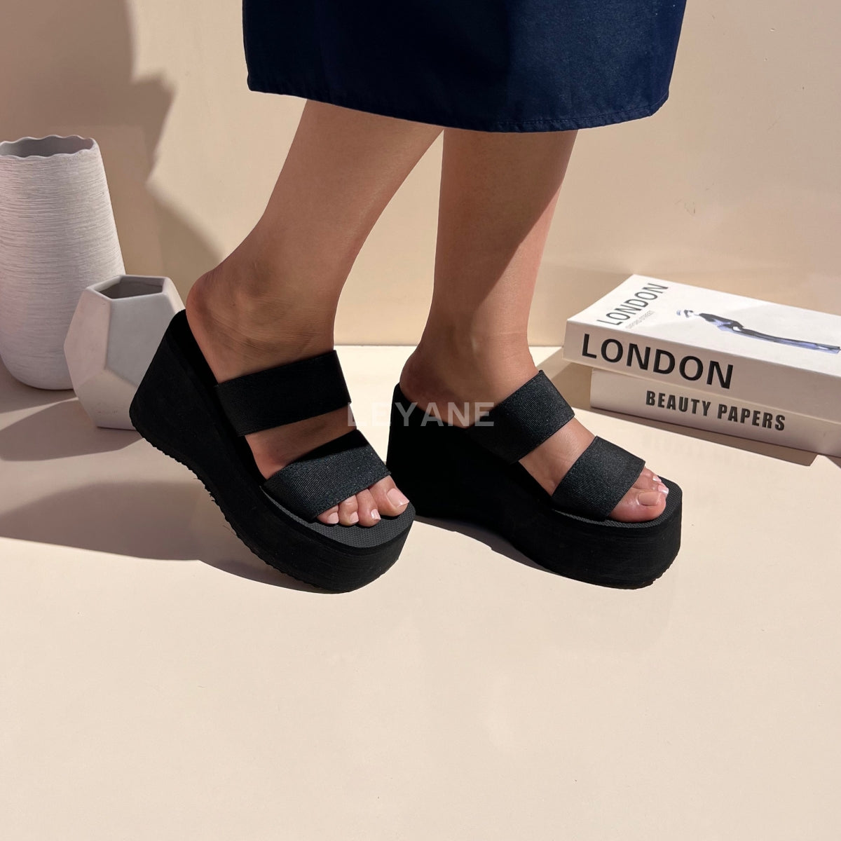 sandale plate, sandale maroc , sandale chunky, chaussures maroc, sandale femme, sandale zara, sandale été, sandals confortables, mules en daim, mules en crochets, mules maroc, mules femmes, mules tendance, sandale et mule, sabots femme
