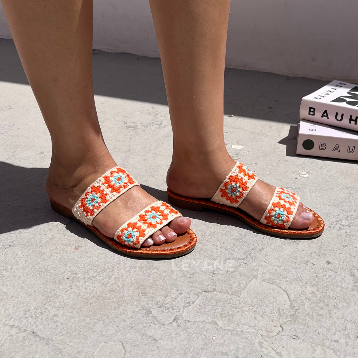 sandale plate, sandale maroc , sandale chunky, chaussures maroc, sandale femme, sandale zara, sandale été, sandals confortables, mules en daim, mules en crochets, mules maroc, mules femmes, mules tendance, sandale et mule, sabots femme
