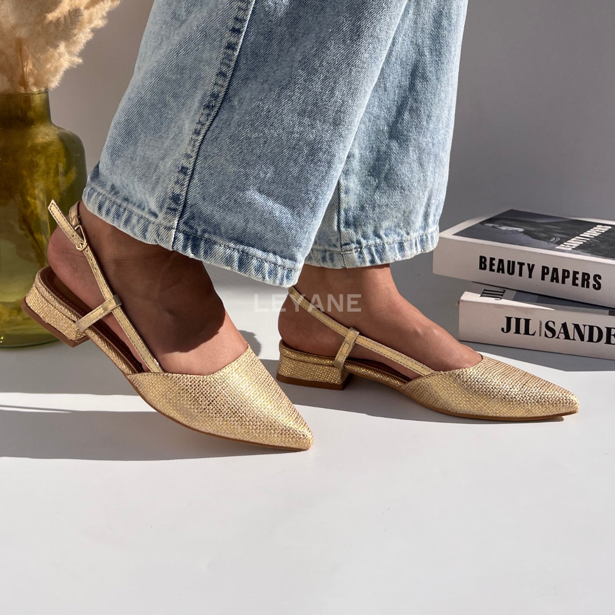 mocassin femme luxe, mocassins maroc, mocassins femme cuir , mocassin lora piana, mocassins casablanca, mocassin pour femme tendance,derbies femme, derbies femme maroc, derbies femme tamaris, derbies femme jonak,ballerine femme , ballerine femme confortable, ballerine tendance, ballerine chanel,
