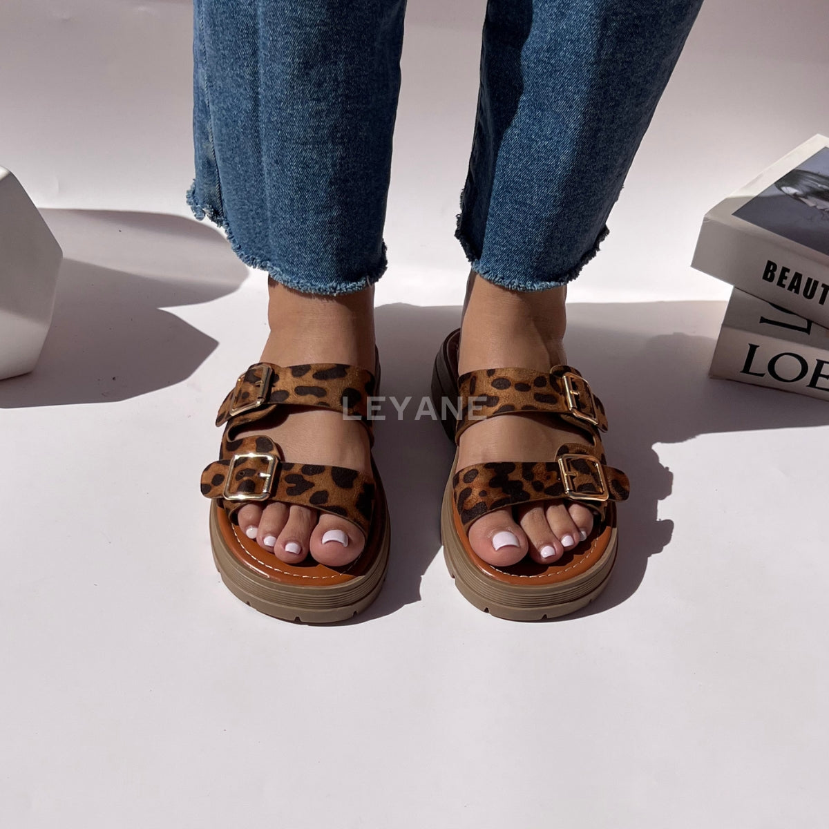 sandale plate, sandale maroc , sandale chunky, chaussures maroc, sandale femme, sandale zara, sandale été, sandals confortables, mules en daim, mules en crochets, mules maroc, mules femmes, mules tendance, sandale et mule, sabots femme
