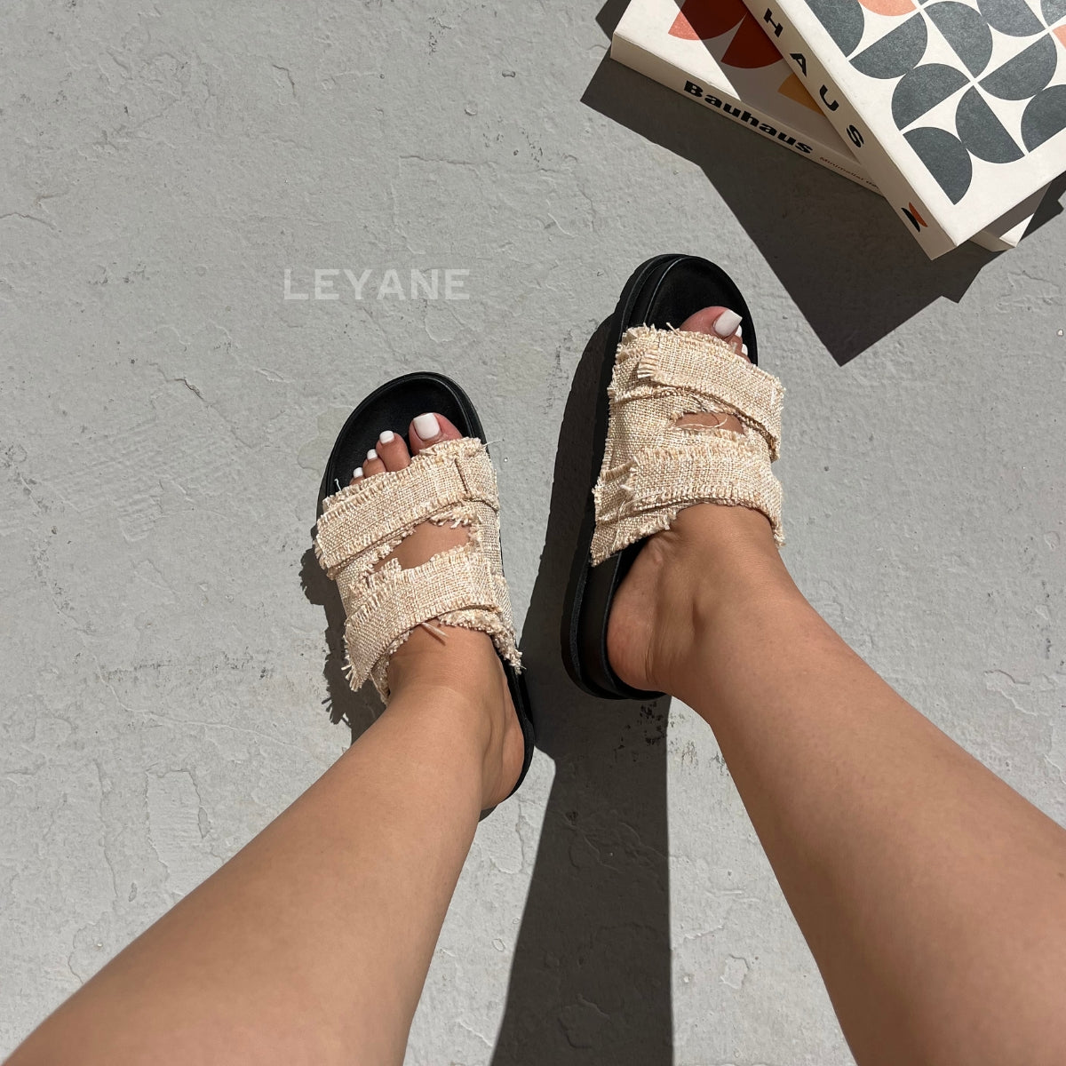 sandale plate, sandale maroc , sandale chunky, chaussures maroc, sandale femme, sandale zara, sandale été, sandals confortables, mules en daim, mules en crochets, mules maroc, mules femmes, mules tendance, sandale et mule, sabots femme
