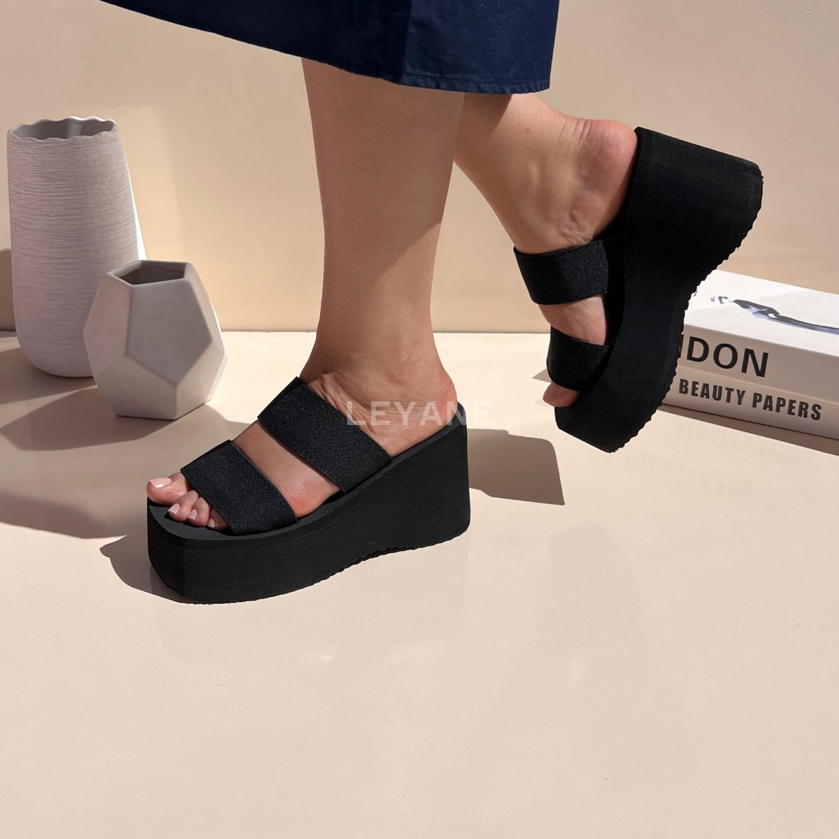 sandale plate, sandale maroc , sandale chunky, chaussures maroc, sandale femme, sandale zara, sandale été, sandals confortables, mules en daim, mules en crochets, mules maroc, mules femmes, mules tendance, sandale et mule, sabots femme
