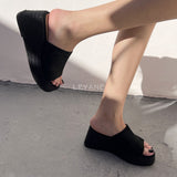 sandale compensée, sandale plateforme, sandale femme compensée, sandale été femme, sandale confortable, sandale tendance, sandale maroc, chaussures maroc femme, sandale chic été, sandale casual, sandale chunky, sandale plate femme, sandales confortables, sandale mode femme, sandale style zara, sandale bohème, sandale vacances, sandale daily wear, mules femme, mules tendance, sandale et mule femme, chaussures été femme
