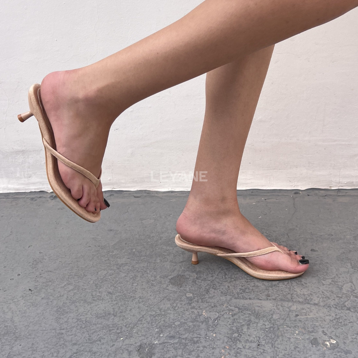 sandales à talons, sandales talon femme, sandales à talon carré, sandales à talon large, sandales à talon épais, sandales à talon haut, sandales à talon moyen, sandales confortables, sandales élégantes femme, sandales chic, sandales tendance, sandales été femme, sandales habillées, sandales minimalistes, sandales modernes, sandales ouvertes, sandales à brides, sandales bride cheville, sandales plateforme, sandales chunky talon, sandales fashion, sandales casual chic, sandales soirée, sandales style marocain