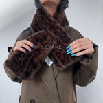 écharpes femme, écharpes élégantes, écharpes chic, écharpes tendance, écharpes modernes, écharpes intemporelles, écharpes classiques, écharpes minimalistes, écharpes raffinées, écharpes douces, écharpes confortables, écharpes chaudes, écharpes légères, écharpes en laine, écharpes en cachemire, écharpes en maille, écharpes en tissu doux, écharpes imprimées, écharpes unies, écharpes à motifs, écharpes léopard, écharpes à carreaux, écharpes fleuries, écharpes colorées, écharpes neutres, écharpes beige, écharpe