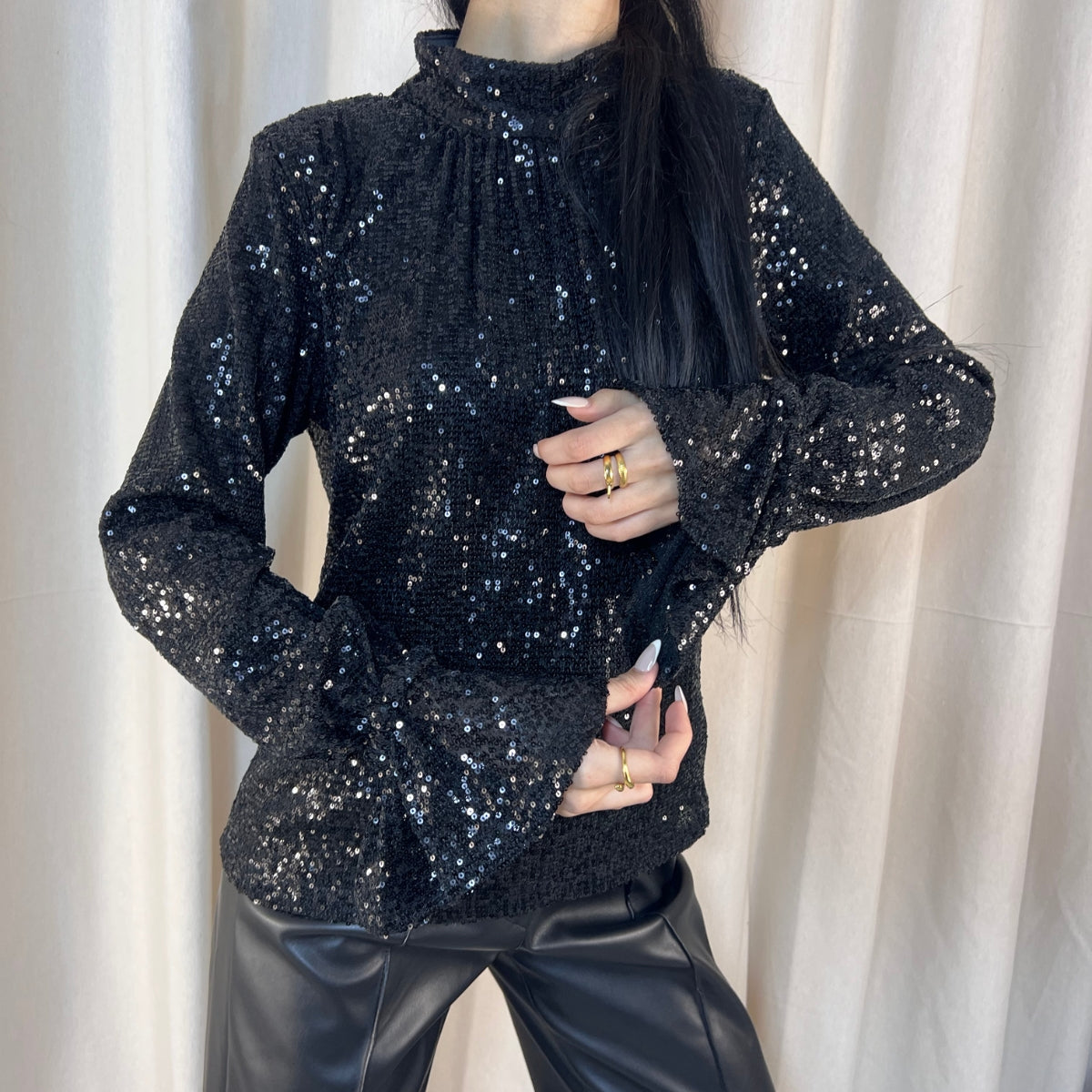 top femme, top soirée, top à sequins, top dos nu, top événement, top habillé, top chic, top élégant, top tendance, top en ligne, top noir, top marron, top brillant, top glamour, top court, top long, top ajusté, top moderne, top fashion, top party, top femme maroc, top maroc, top leyane, top leyane maroc, top marrakech, top casablanca, top rabat, top fes, top tanger, top agadir, outfit femme, outfit soirée, outfit chic, outfit for a date, ootd
 
