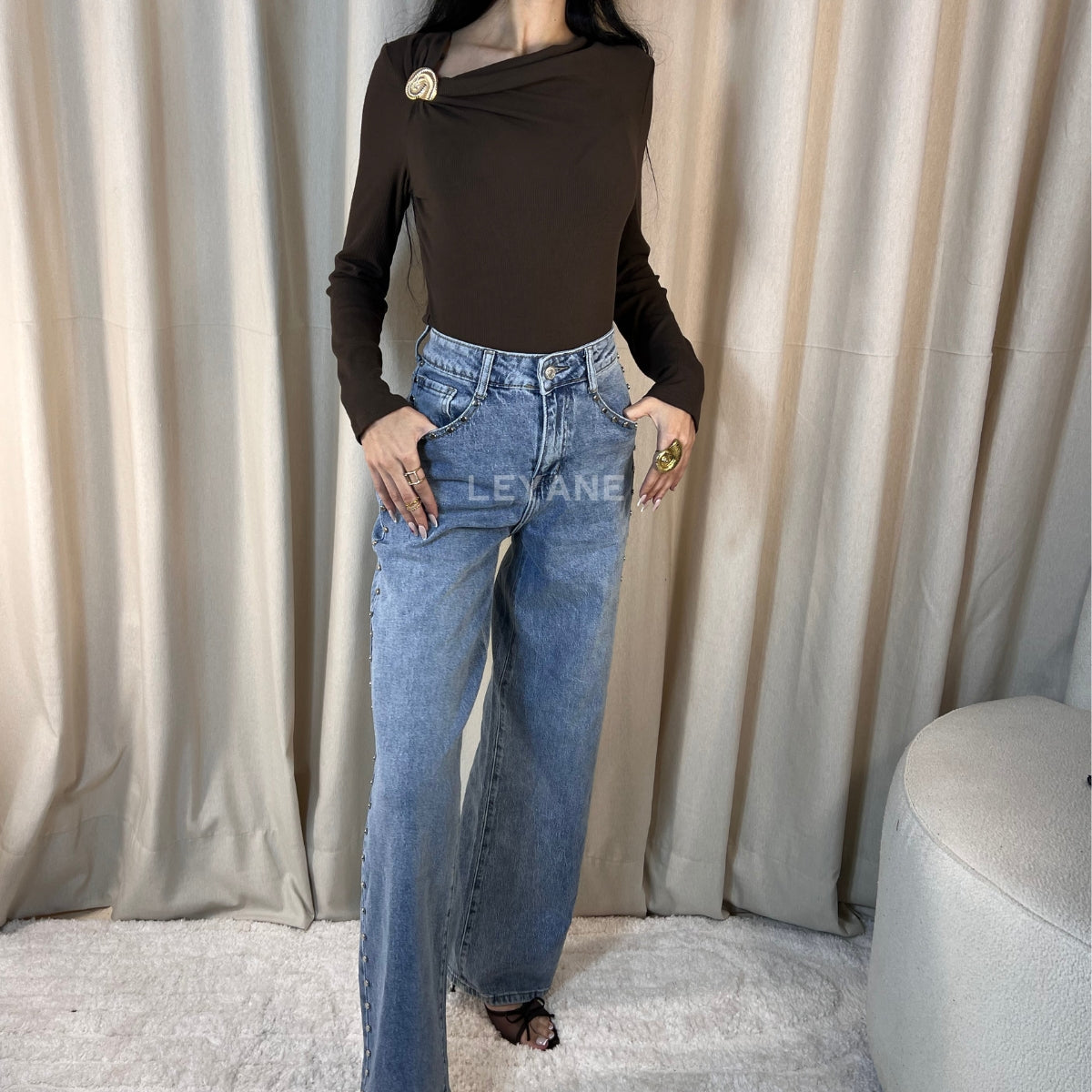 top femme, top soirée, top à sequins, top dos nu, top événement, top habillé, top chic, top élégant, top tendance, top en ligne, top noir, top marron, top brillant, top glamour, top court, top long, top ajusté, top moderne, top fashion, top party, top femme maroc, top maroc, top leyane, top leyane maroc, top marrakech, top casablanca, top rabat, top fes, top tanger, top agadir, outfit femme, outfit soirée, outfit chic, outfit for a date, ootd
