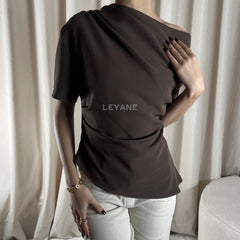 :top femme, top soirée, top à sequins, top dos nu, top événement, top habillé, top chic, top élégant, top tendance, top en ligne, top noir, top marron, top brillant, top glamour, top court, top long, top ajusté, top moderne, top fashion, top party, top femme maroc, top maroc, top leyane, top leyane maroc, top marrakech, top casablanca, top rabat, top fes, top tanger, top agadir, outfit femme, outfit soirée, outfit chic, outfit for a date, ootd
