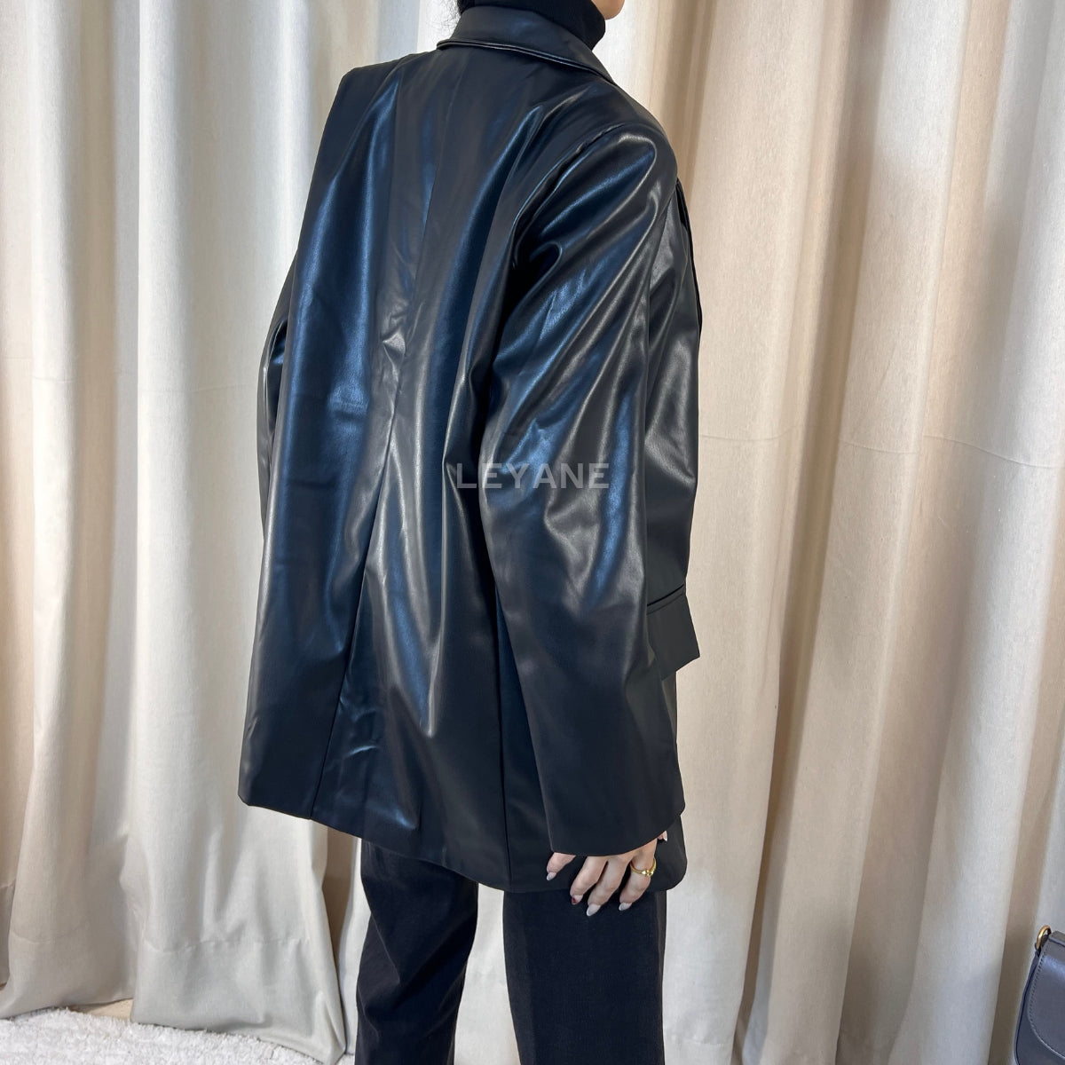 Veste femme, veste femme maroc, veste oversize, veste en ligne pour femme, veste zara, blouson, blouson femme, veste effet daim, bomber femme, veste pour femme maroc, veste bershka femme, veste stradivarus, veste zara femme, veste maroc en ligne, veste en cuir, veste aviateur

