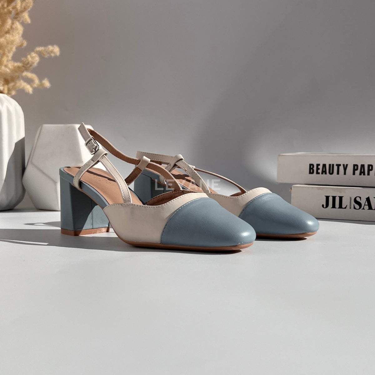 escarpin femme maroc,escarpin maroc online, escarpin femme luxe, escarpins femme demi talon,chaussures femmes, aldo; chaussures maroc, sandale talon, chaussures zara, keyza, eram, basket femme, couleur ,tendance,talon ,confortable,tendance,mi-talons,chanel,style,talon femme luxe, talon femme,talon femme maroc, slingback, slingback maroc, slingback chanel,slingback shoes, escarpins slingback, slingback jonak, slingback femme,babies femme
