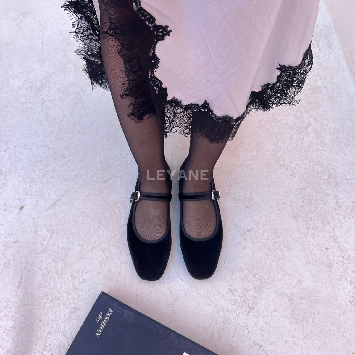 sandale plate, sandale maroc , sandale chunky, chaussures maroc, sandale femme, sandale zara, sandale été, sandals confortables, mules en daim, mules en crochets, mules maroc, mules femmes, mules tendance, sandale et mule, sabots femme
