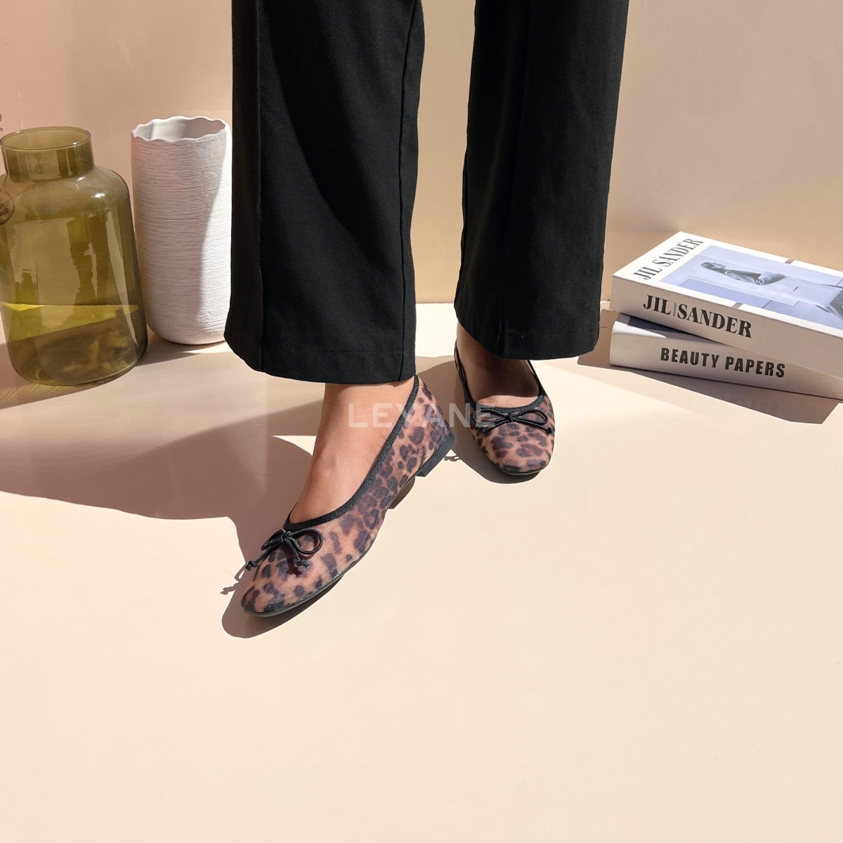 mocassin femme luxe, mocassins maroc, mocassins femme cuir , mocassin lora piana, mocassins casablanca, mocassin pour femme tendance,derbies femme, derbies femme maroc, derbies femme tamaris, derbies femme jonak,ballerine femme , ballerine femme confortable, ballerine tendance, ballerine chanel,
