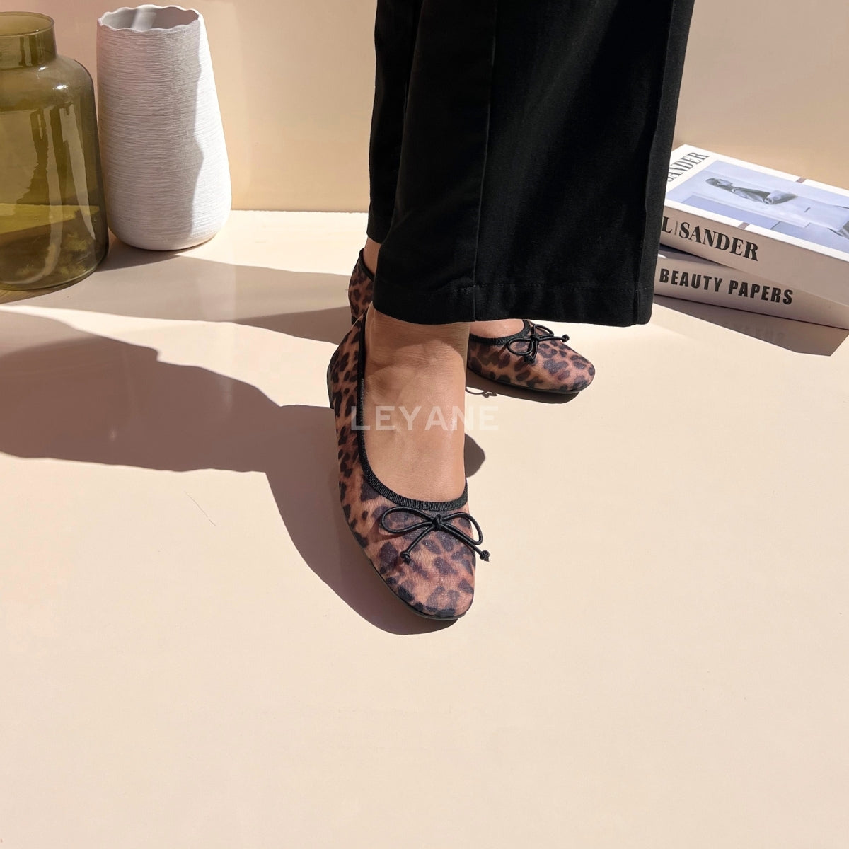 mocassin femme luxe, mocassins maroc, mocassins femme cuir , mocassin lora piana, mocassins casablanca, mocassin pour femme tendance,derbies femme, derbies femme maroc, derbies femme tamaris, derbies femme jonak,ballerine femme , ballerine femme confortable, ballerine tendance, ballerine chanel,

