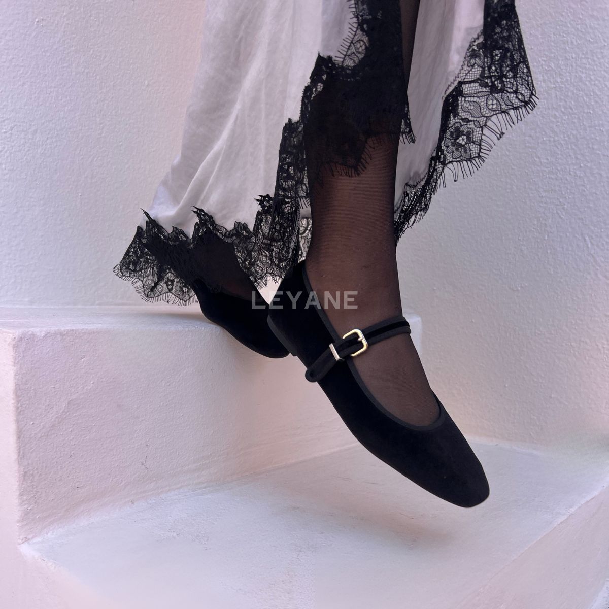 sandale plate, sandale maroc , sandale chunky, chaussures maroc, sandale femme, sandale zara, sandale été, sandals confortables, mules en daim, mules en crochets, mules maroc, mules femmes, mules tendance, sandale et mule, sabots femme

