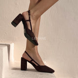 escarpins femme, escarpins à talons, escarpins talon haut, escarpins talon moyen, escarpins talon confortable, escarpins talon fin, escarpins talon carré, escarpins élégants, escarpins chic, escarpins classiques, escarpins modernes, escarpins tendance, escarpins intemporels, escarpins soirée, escarpins habillés, escarpins bureau, escarpins workwear, escarpins minimalistes, escarpins bout pointu, escarpins bout fermé, escarpins bride arrière, slingback femme, escarpins vernis, escarpins en daim, escarpins en